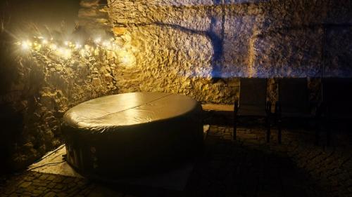 Karstais baseins, Bukovská chaloupka (Bukovska chaloupka) in Javornik