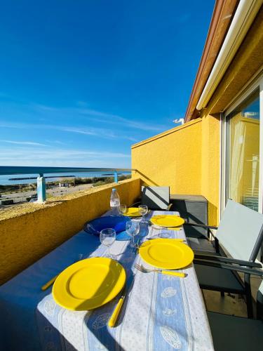 AGENCE JF IMMO - Appart 6 couchages en front de mer dans résidence avec piscine collective V0382 - Location saisonnière - Vias