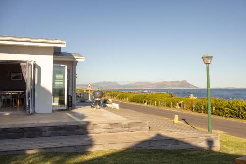 Seafront house with a view in Kleinmond