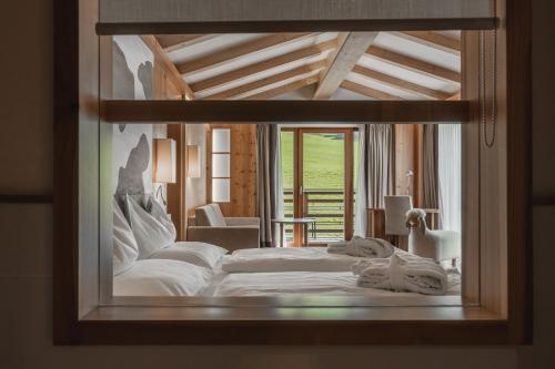 2 bedrooms, 4 beds