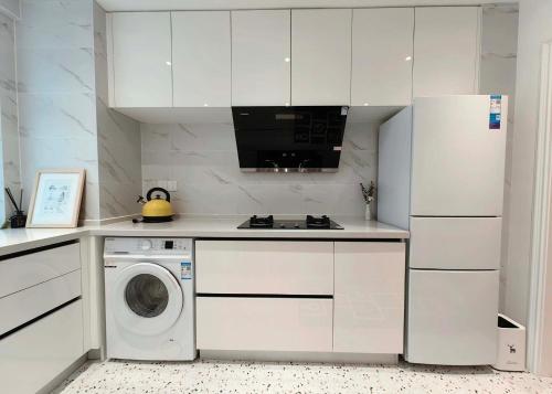 Kitchen, The Bell and Drum Towers Within Sight Hotel in Yu Xiang Gate