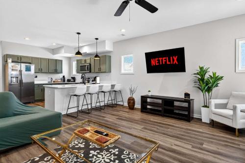 Relaxing home with backyard near parks and dining – khách sạn tại Old Louisville