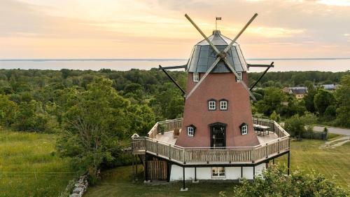 Windmill with the best sunset view – khách sạn tại Borgholm