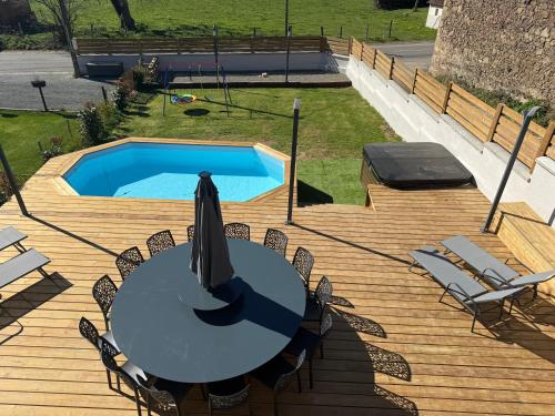 Garden, Gite entre bois et etang in Charensat