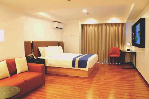 room detail thumbnail 2