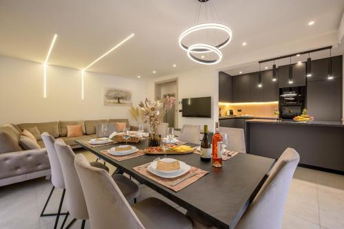 Decimum - Private Luxury Villa with Heated Pool & Spa near Split in Osoje