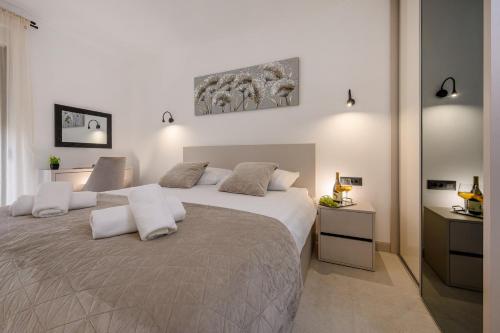 Decimum - Private Luxury Villa with Heated Pool & Spa near Split in Osoje