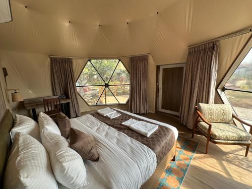 The Glen Woods Luxury Dome Stay near Pavana Lake in Shevati