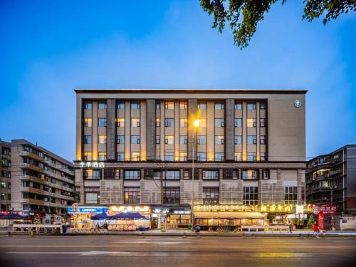 Exterior view of JI Hotel Chengdu Provincial Gymnasium Yulin Road