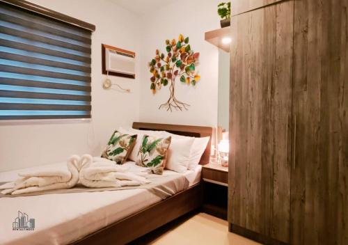 Palawan 2BR Vacation Rental with Balcony, FREE Pool, Gym & Parking near Airport - B2 5MoonstoneB
