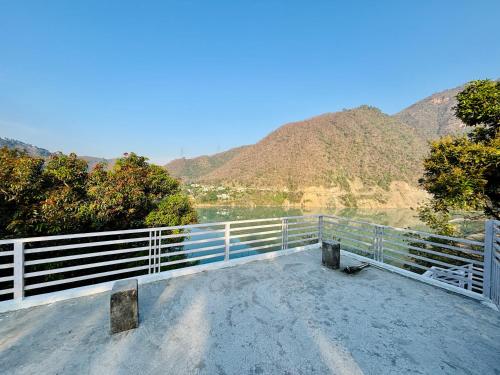 Skats, Lake View Homestay in Srinagar (Uttarakhand)