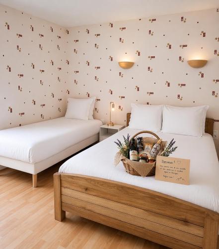 3 bedrooms, 7 beds