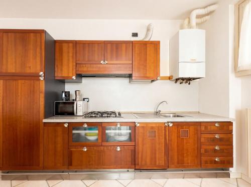 Central Duplex in Iseo - 2 Bedrooms - Private Parking & WiFi in อิสเซโอ