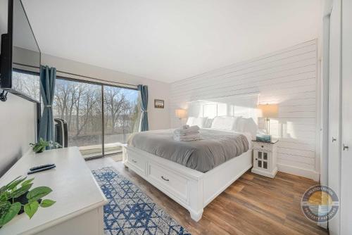 Lake Geneva Condo with Pool Fireplace & Parking - image 14