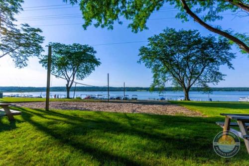 Lake Geneva Condo with Pool Fireplace & Parking - image 2