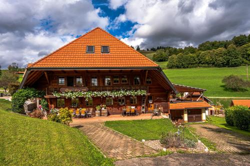 Gästehaus Holzer Kreuz - Gästezimmer Veilchen für 2 Personen inkl Landfrühstück in Fröhnd, Deutschland