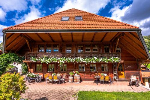 Gästehaus Holzer Kreuz - Gästezimmer Veilchen für 2 Personen inkl Landfrühstück in Fröhnd, Deutschland