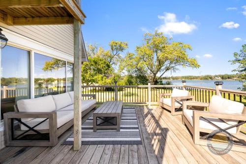 Lakefront Retreat with Hot Tub in 安提阿