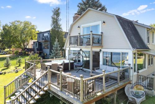 Lakefront Retreat with Hot Tub in 安提阿