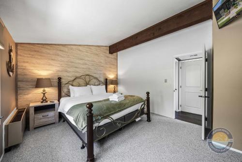 Modern Lake Geneva Condo with Views - image 9