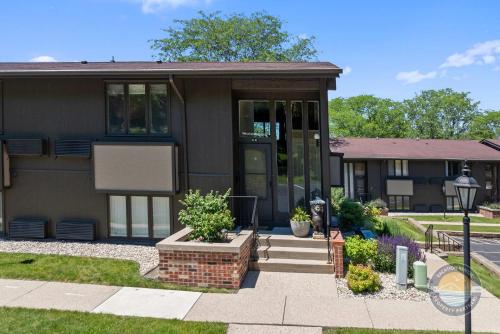 Modern Lake Geneva Condo with Views - image 14