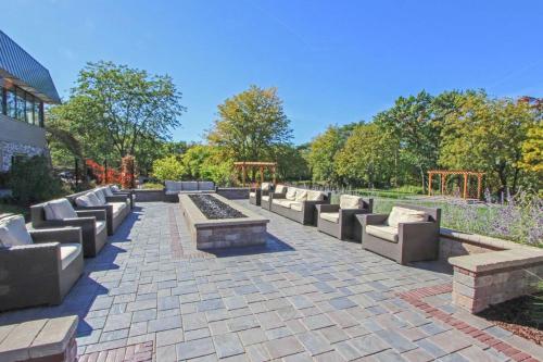 Modern Lake Geneva Condo with Views - image 10