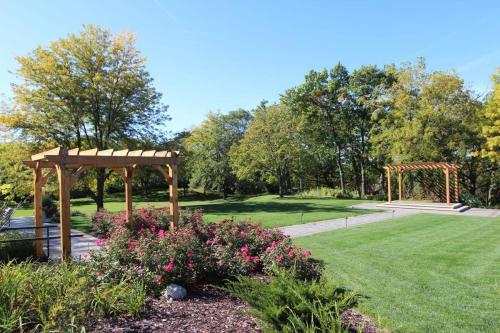 Modern Lake Geneva Condo with Views - image 7