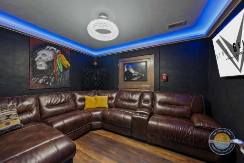 Event Lounge with Pool Table and Arcade - image 8