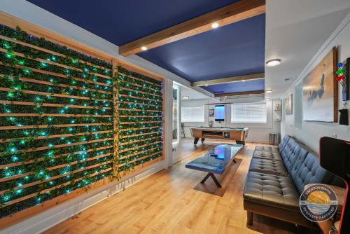 Event Lounge with Pool Table and Arcade - image 14