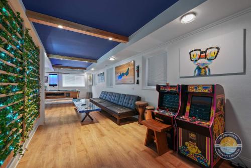 Event Lounge with Pool Table and Arcade - image 2