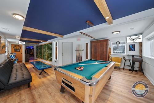 Event Lounge with Pool Table and Arcade - image 12