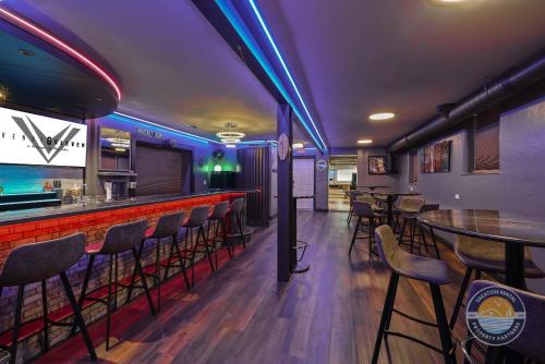 Event Lounge with Pool Table and Arcade - image 9