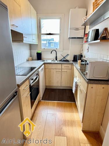 Exclusive 2 Bedroom Flat near Kensington Olympia - image 7