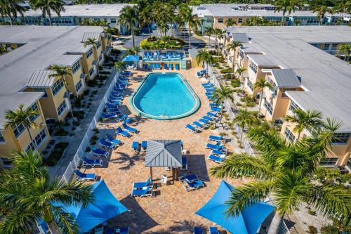 No Shoes Required Newly Renovated Beach Retreat With Heated Pool Steps To White Sandy Beaches Of The - Tampa Bay, FL