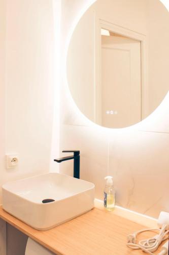 Renovated & Quiet Studio with Elevator - Paris 5th - image 3