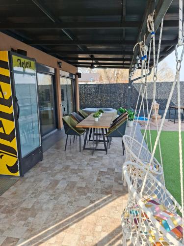 Sap Pool House in Vinca