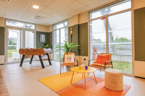 Lobby, Appart'hotel Toulouse Zenith in Casselardit