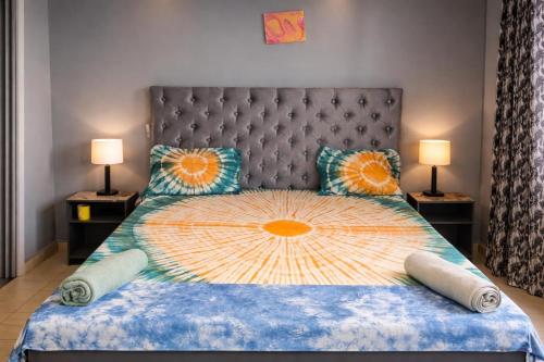 Bed, Cutting Edge Guest House in Kunkujang Jattaya