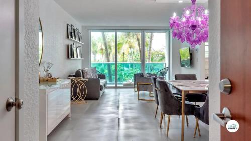 PROMO Komffy Beach home 1Bed 1Bath wKing bed at Sian 2nd floor in Hollywood, USA