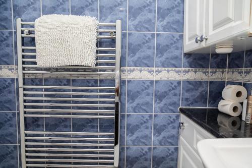 2BR Apartment in Holloway North London - image 11