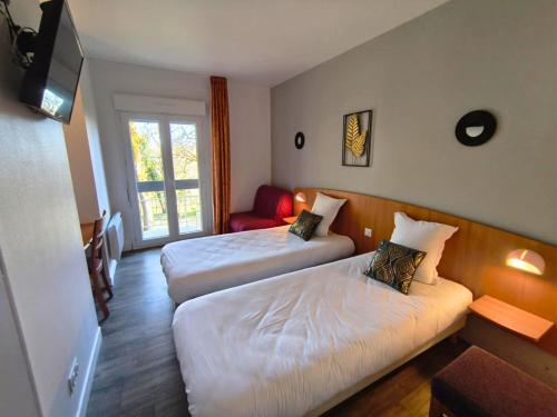 2 twin beds