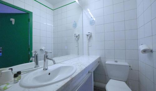 Hotel Ours Blanc - Place Victor Hugo - image 37
