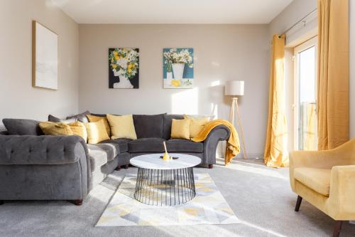 Spacious New 6 Bed House - 5 Bathrooms - SLEEPS 12 gîte à louer Lowtown Primary School