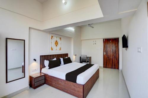 Hotel Vijai Square - image 3