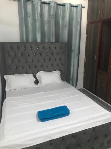 Liliness suits in Malindi