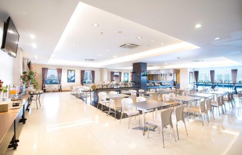 Ravintola, Hotel 88 Mangga Besar VIII by WH in Mangga Besar