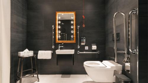 room detail thumbnail 2