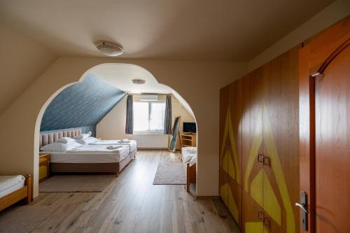 4 twin beds