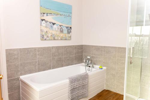 Host & Stay - Sea View Cottage - image 2