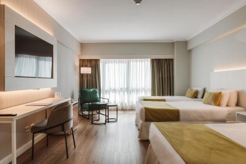 2 twin beds, 1 sofa bed